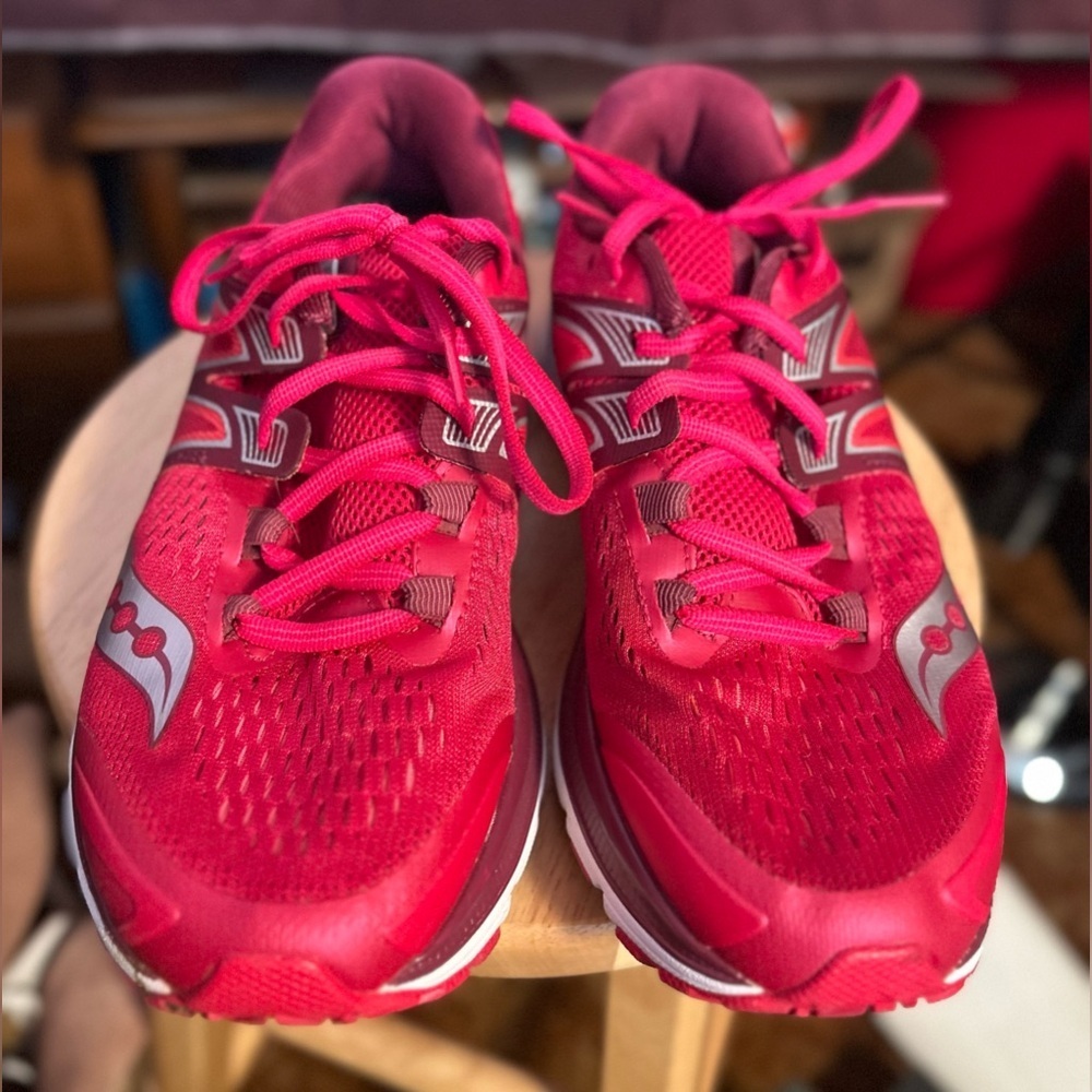 Saucony Triumph ISO 3 Women’s Running Shoes Sz 9.5 EUC!!​​